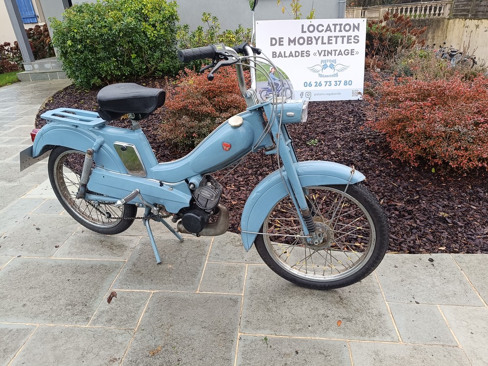 Motobécane AV85, Gaston, Sortie en mobylette en Baie du Mont Saint-Michel, en Forêt de Brocéliande et au Pays de la Roche aux Fées